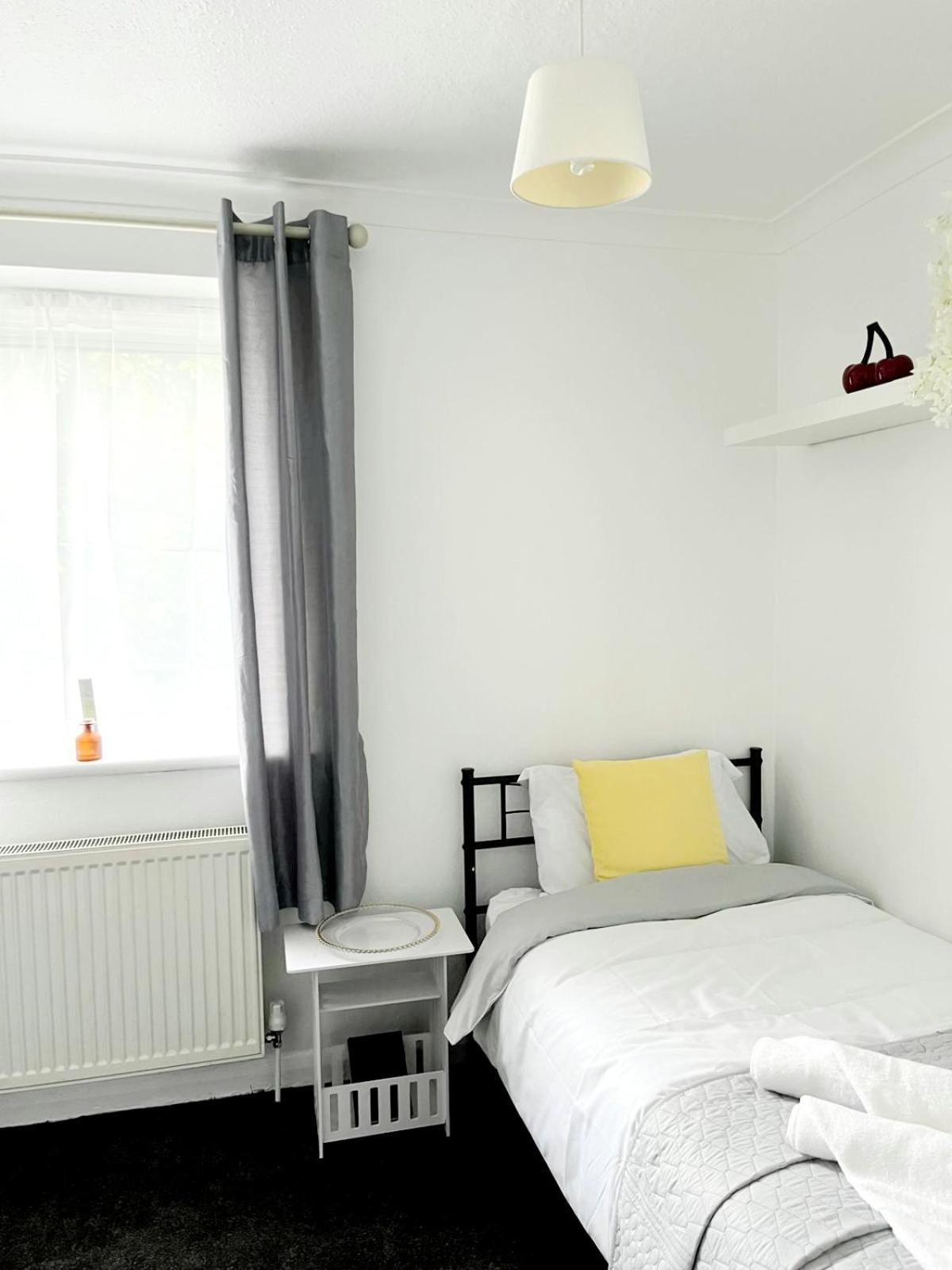 Cosy Room Stay 5 Sutton  Eksteriør billede